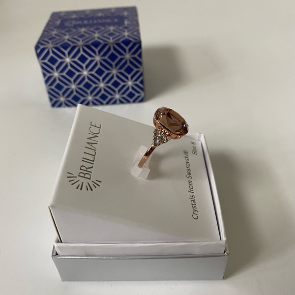 Brilliance Ring Crystals from Swarovski Pink Color Stone Rose Gold Band Size 8 - Picture 4 of 5